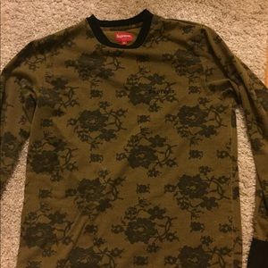 SOLD Supreme Sweater